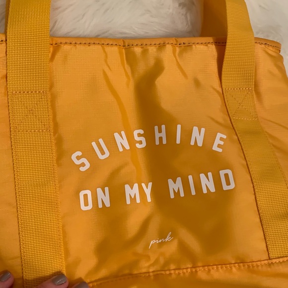🌻Victoria’s Secret Pink - Cooler Tote Yellow🌻 Beach or Spring Break Ready - Picture 3 of 7